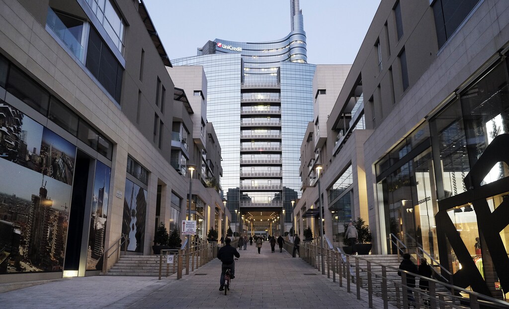 The Unicredit headquaters is seen at Porta Nuova's district downtown Milan February 17, 2015. Qatar's sovereign fund will become sole owner of a prime real estate area in Milan, which has a market value of more than 2 billion euros ($2.25 billion) and is home to the new high-rise headquarters of Italy's UniCredit. Picture taken February 17, 2015. REUTERS/Stefano Rellandini (ITALY - Tags: BUSINESS) - RTR4RFRA