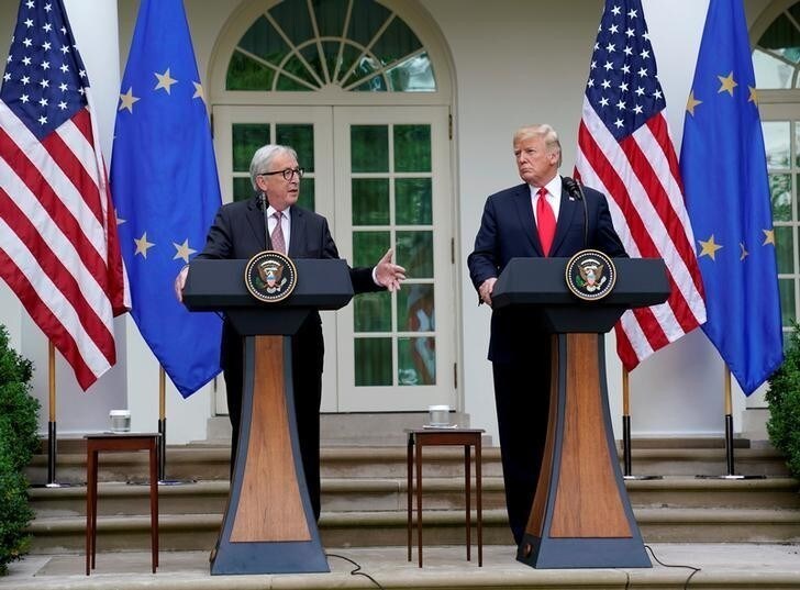 U.S. President Donald Trump and President of the European Commission Jean-Claude Juncker speak about trade relations in the Rose Garden of the White House in Washington, U.S., July 25, 2018. REUTERS/Joshua Roberts