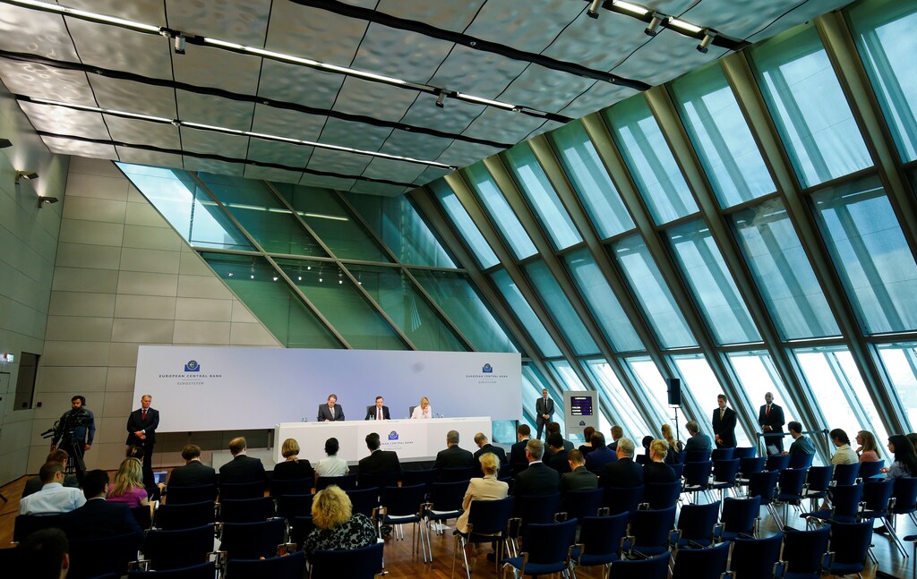 European Central Bank (ECB) President Mario Draghi and Vice President Vitor Constancio (L) address a news conference at the ECB headquarters in Frankfurt, Germany July 20, 2017. REUTERS/Ralph Orlowski - RTX3C7ZH