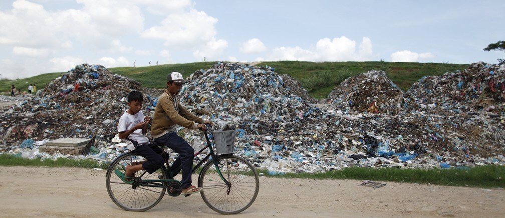 世界のプラスチック総生産量は83億トンに。これはエッフェル塔80万塔分以上に相当。
