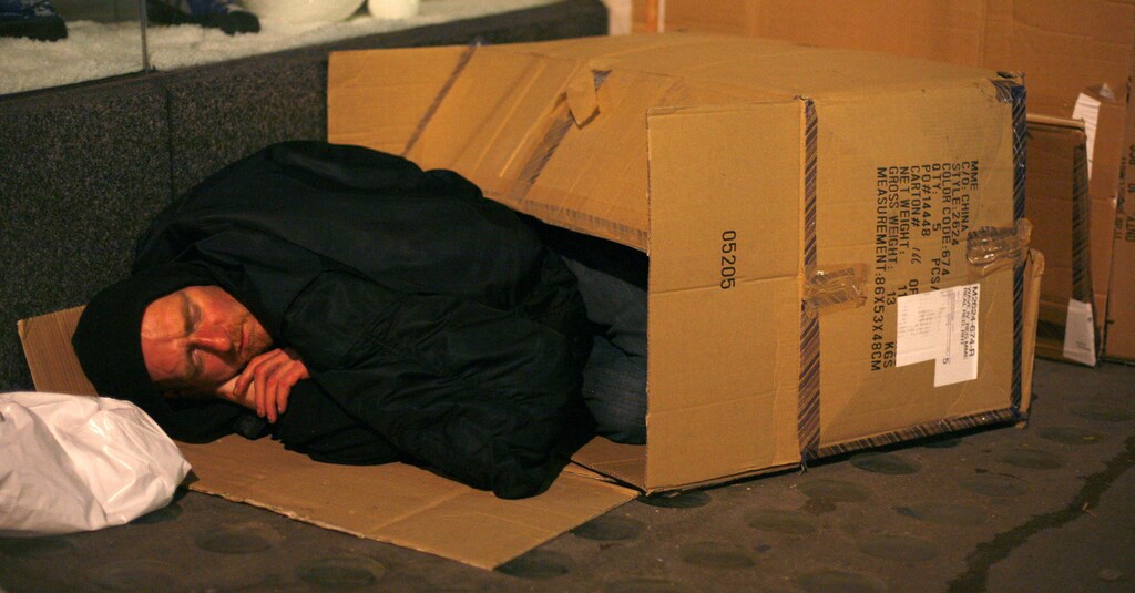 A man sleeps rough outside a shop, in central London November 20, 2008. Ministers want to end homelessness in the capital by 2012, as part of a £200m strategy, local media reported. Homelessness minister Iain Wright said, at the annual conference of charity Crisis, that the goal of the government is to ensure that nobody is sleeping rough on the streets when the world comes to London for the Olympics in 2012, the charity said. REUTERS/ Eddie Keogh (BRITAIN) - LM1E4BK0XC201