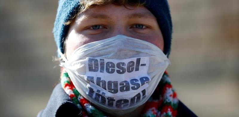 An environmental activist protests in front of Germany's federal administrative court, before they decide whether German law provides a legal basis for cities to ban diesel cars to help reduce air pollution, in Leipzig, Germany, February 27, 2018. The words read "Diesel exhaust kills." REUTERS/Fabrizio Bensch TPX IMAGES OF THE DAY - RC15B3D236E0
