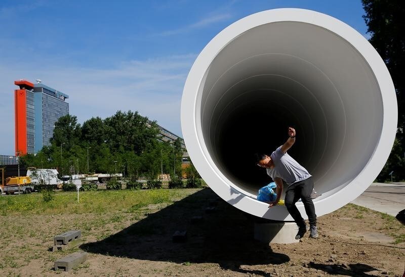 A man jumps from the 30-meter test tube for the hyperloop in Delft, the Netherlands, May 31, 2017. Picture taken May 31, 2017. REUTERS/Michael Kooren - RC1DD57088D0