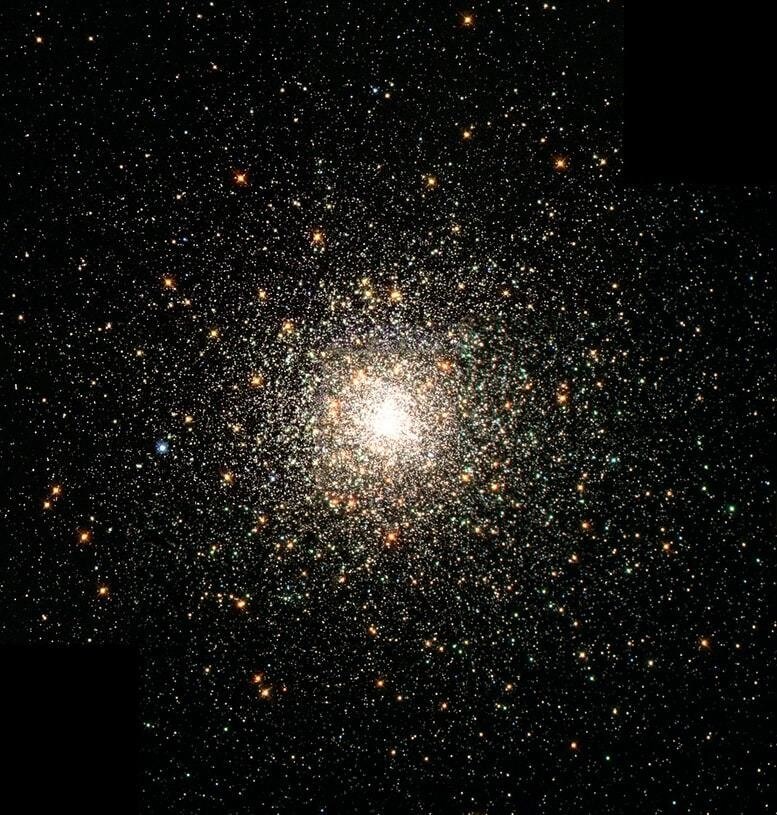 A bright center star cluster