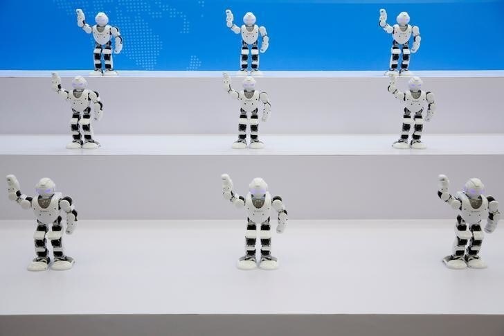 Robots perform a syncronised dance at the 2017 World Robot Conference in Beijing, China August 22, 2017. REUTERS/Thomas Peter