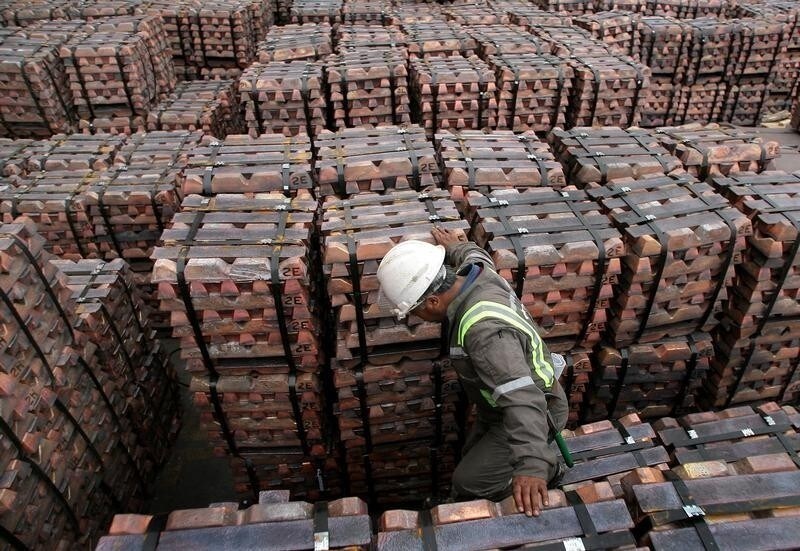 A port worker checks a shipment of copper that is to be exported to Asia in Valparaiso port,Chile August 21,2006.