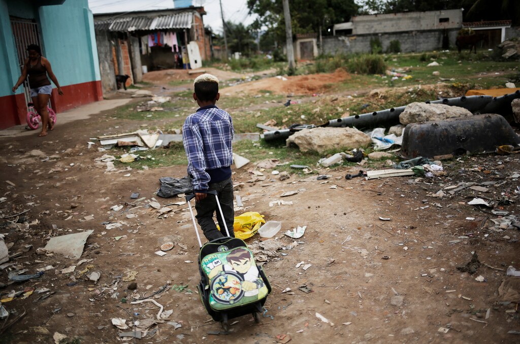 A boy pulls his school bag at a favela, or a slum, in Rio de Janeiro, Brazil June 24, 2016. Picture taken June 24, 2016. REUTERS/Nacho Doce - RTSVS5W