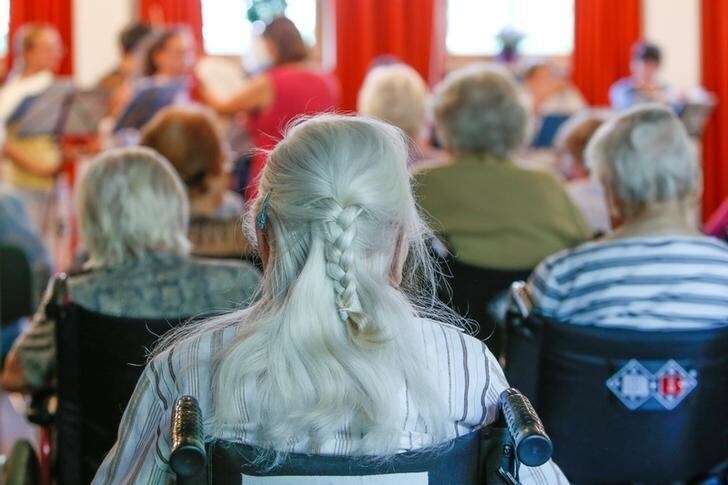 Elderly people are seen in a home for the elderly in Dachau, Germany, June 28, 2017. REUTERS/Michaela Rehle
