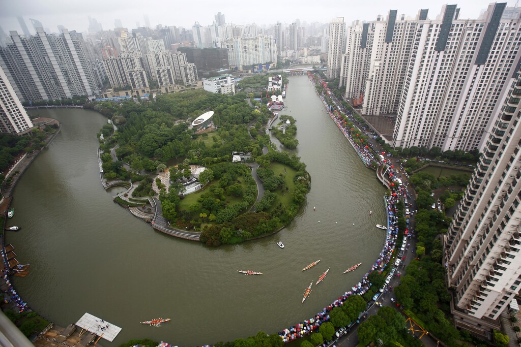 An aerial view shows boats participating in a dragon boat race to celebrate the Dragon Boat Festival, also known as Duanwu Festival, on the Suzhou river in Shanghai June 6, 2011.
