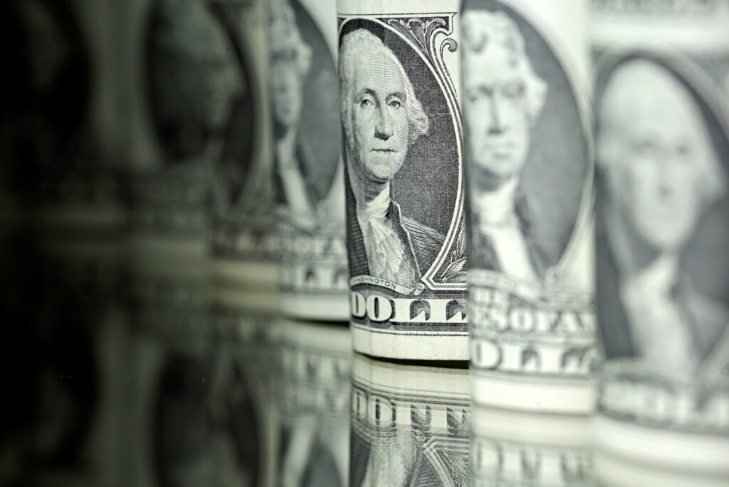 Dollar banknotes are seen in this picture illustration taken June 13, 2017. REUTERS/Dado Ruvic/Illustration - RTS16WEH