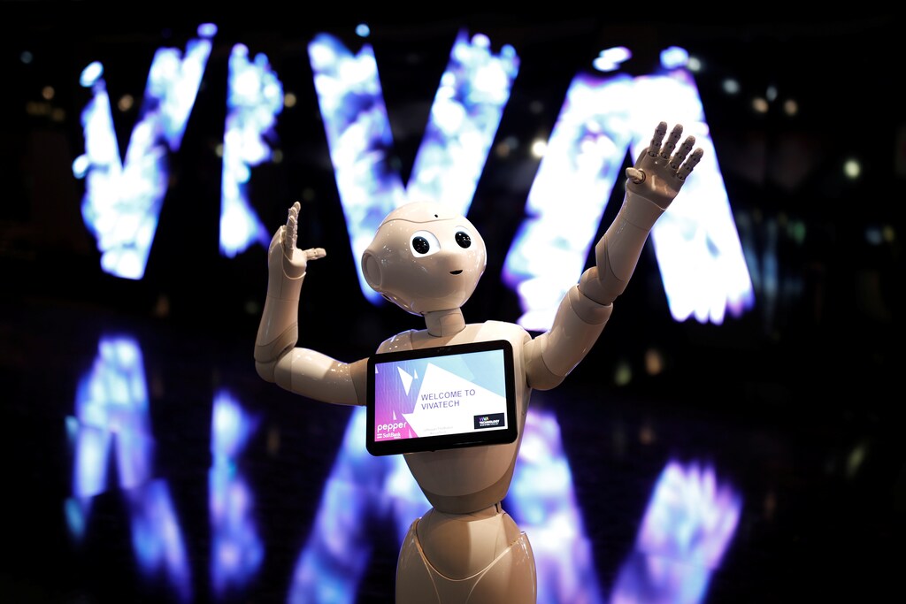 A 'Pepper' humanoid robot, manufactured by SoftBank Group Corp., stands at the Viva Technology conference in Paris, France, June 15, 2017. REUTERS/Benoit Tessier - RTS178N6