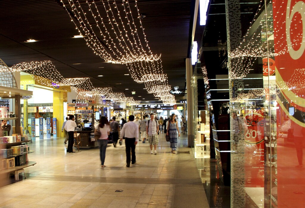 People shop at Dubai Mall June 3, 2012. Traditionally, heightened consumer spending would be a boon for retail banks as it would create more demand for credit - whether it be personal or car loans or credit card spending. But for retail bankers in the United Arab Emirates, of which Dubai is one of seven emirates, extracting value from the latest consumer boom is not as easy as it might seem at first glance. Picture taken June 3, 2012. To match Analysis EMIRATES-BANKS/RETAIL REUTERS/Ghazal Watfa (UNITED ARAB EMIRATES - Tags: BUSINESS) - GM2E86D1R8101