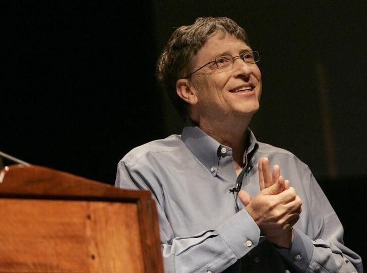 Microsoft Chairman Bill Gates speaks to students at Stanford University in Palo Alto, California February 19, 2008. Microsoft Corp will authorize a proxy battle for Yahoo Inc this week to convince the Web company's shareholders to agree on a takeover deal that the Yahoo board so far has rejected, the New York Times' DealBook blog said on Tuesday. REUTERS/Robert Galbraith (UNITED STATES)