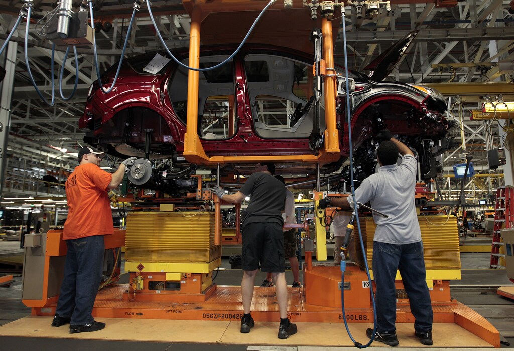 Louisville Assembly Plant employees work to assemble the new 2013 Ford Escape on the production line at the company's newly transformed Louisville Assembly Plant in Louisville, Kentucky, June 13, 2012. Ford added 1800 jobs at the Louisville Assembly Plant and is adding 1300 additional workers to the third shift this fall, bringing total hourly employment at the plant to 4200. REUTERS/John Sommers II (UNITED STATES - Tags: BUSINESS TRANSPORT) - GM2E86E0F4O01