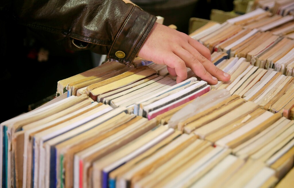 A visitor browses books at secondhand partition with old newspapers and magazines inside the 49th Cairo International Book Fair in Cairo, Egypt February 1, 2018. REUTERS/Amr Abdallah Dalsh - RC1474239460