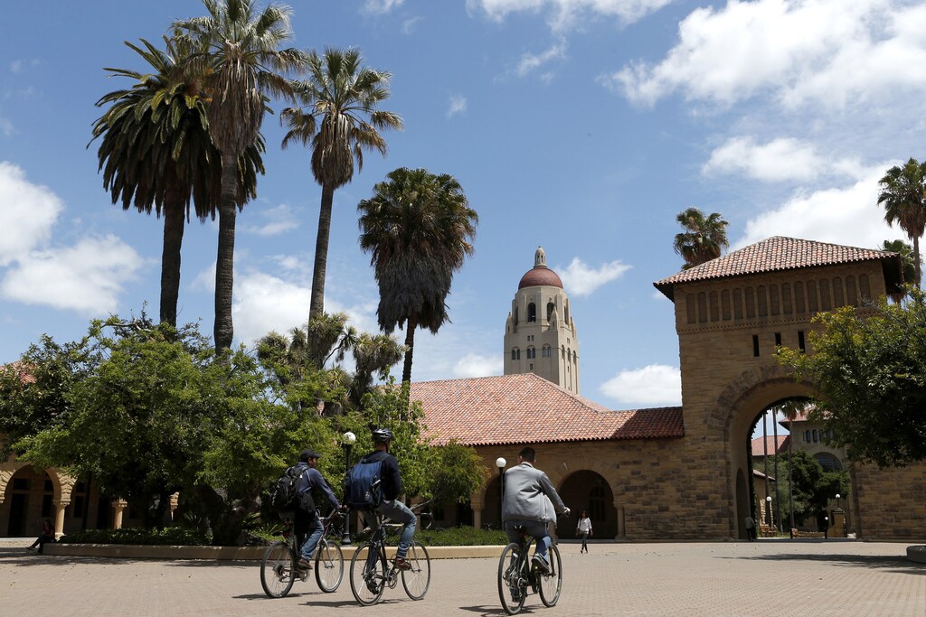 Cyclists traverse the main quad on Stanford University's campus in Stanford, California, U.S. on May 9, 2014. REUTERS/Beck Diefenbach/File Photo - TM3EC8N1H5801