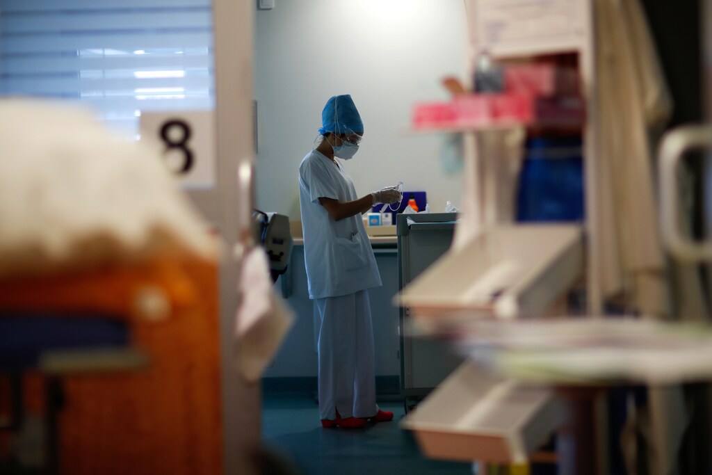 A medical staff member works in the Intensive Care Unit (ICU) for coronavirus disease (COVID-19) patients at the Robert Ballanger hospital in Aulnay-sous-Bois near Paris during the outbreak of the coronavirus disease in France, April 29, 2020. Seine-Saint-Denis, a mainly working class and multiracial suburb, was already lacking doctors and resources before the coronavirus crisis and has seen a bigger spike in mortality than neighbouring Paris. But despite being understaffed, teams at Robert Ballanger hospital reorganized to prioritize emergency health and have worked long hours, giving everything to fight the virus. Picture taken April 30, 2020. REUTERS/Gonzalo Fuentes - RC25JG94KZCV