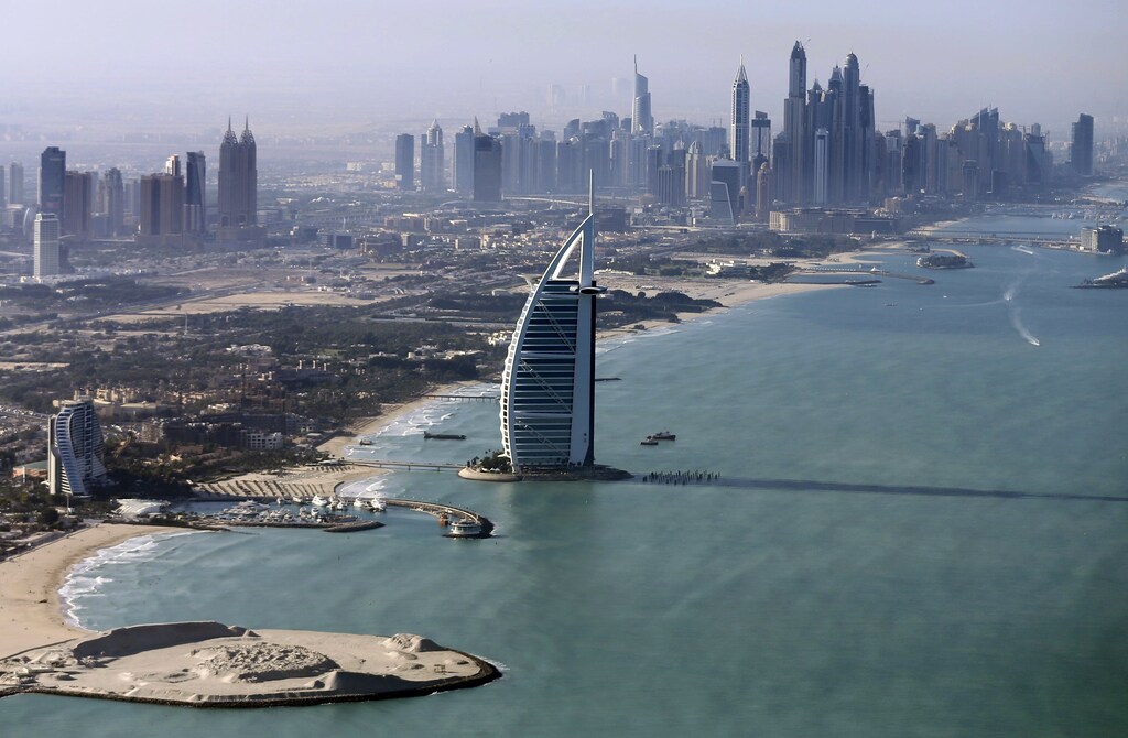 A general view of the luxury Burj al-Arab Hotel at Jumeirah area in Dubai, UAE December 9, 2015. Picture taken December 9, 2015. REUTERS/Karim Sahib/Pool - RTX1Y3MT