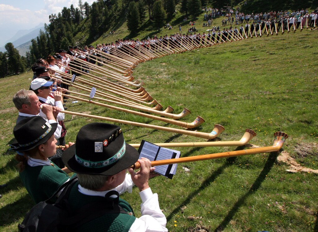 More then 100 Alphorn blowers perform during the International Alphorn contest in the southern part of Switzerland, on the alp Tracouet in Nendaz, July 23, 2006. REUTERS/Ruben Sprich (SWITZERLAND) - RTR1FR8W