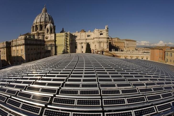 Solar panels cover the roof of the Paul VI hall near the cupola of Saint Peter's Basilica at the Vatican November 26, 2008. The Vatican was set to go green on Wednesday with the activation of a new solar energy system to power several key buildings and a commitment to use renewable energy for 20 percent of its needs by 2020. REUTERS/Tony Gentile (VATICAN)