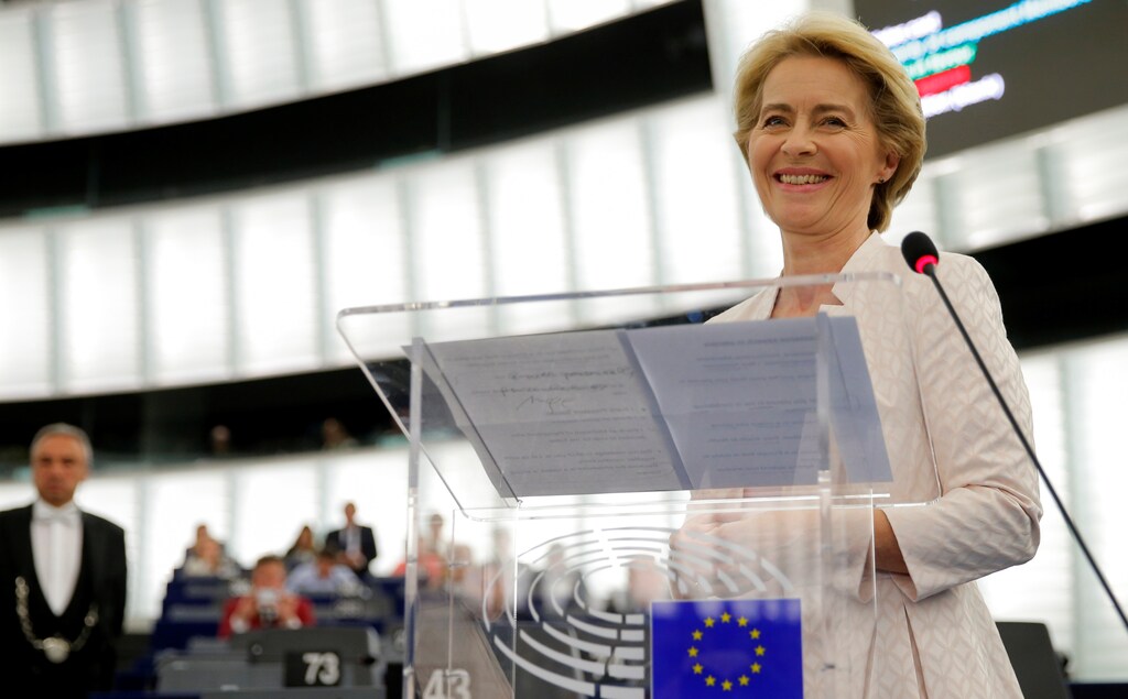 Elected European Commission President Ursula von der Leyen delivers a speech after a vote on her election at the European Parliament in Strasbourg, France, July 16, 2019. REUTERS/Vincent Kessler - RC1854F7B4A0
