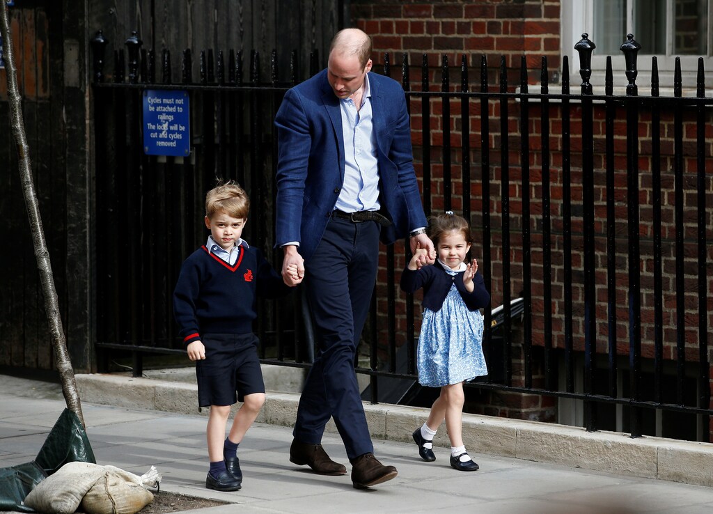 Britain's Prince William arrives at the Lindo Wing of St Mary's Hospital with his children Prince George and Princess Charlotte after his wife Catherine, the Duchess of Cambridge, gave birth to a son, in London, April 23, 2018. REUTERS/Henry Nicholls - RC19647470C0