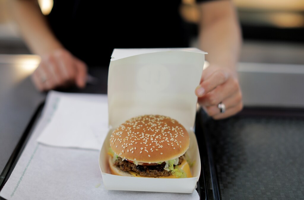 An employee prepares food orders at the Isla Burger Halal fast-food in Nice, France, September 25, 2017. REUTERS/Eric Gaillard - RC1B5E060900