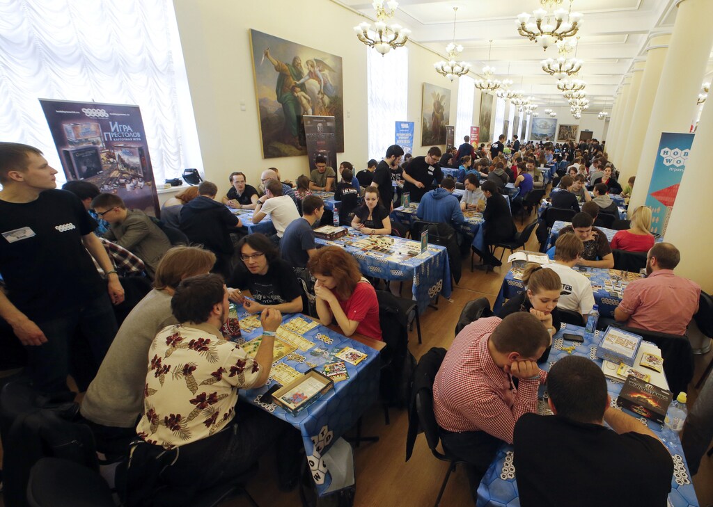 People play board games during a festival in St. Petersburg, April 20, 2014. The festival was organised by vendors of board games to encourage young people to use and buy their products. REUTERS/Alexander Demianchuk (RUSSIA - Tags: BUSINESS SOCIETY) - GM1EA4L00ZL01