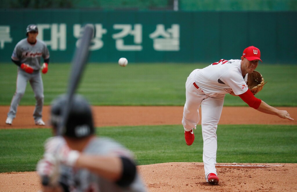 Baseball - KBO Regular season - SK Wyverns v Hanwha Eagles - Munhak Baseball Stadium, Incheon, South Korea - May 5, 2020 SK Wyverns' Nick Kingham in action during the match, despite most sports being cancelled around the world the local league starts behind closed doors due to the spread of the coronavirus disease (COVID-19) REUTERS/Kim Hong-Ji - RC25IG9CW64Z