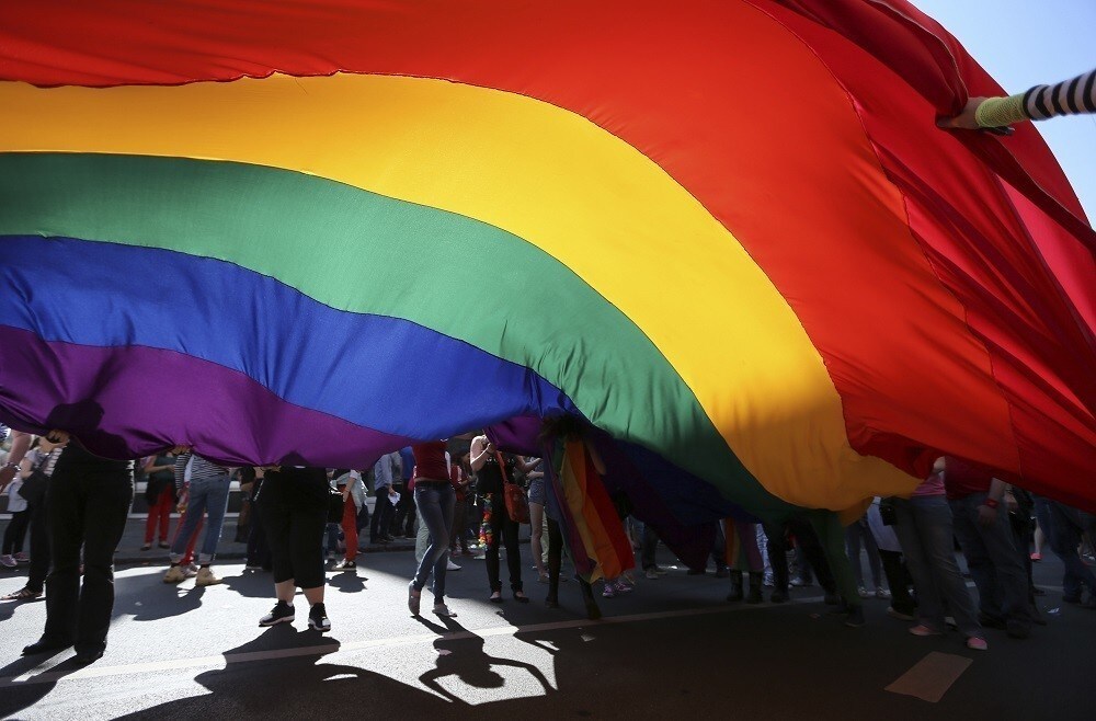 Participants hold a giant rainbow flag during the Brussels LGBT Pride Parade May 17, 2014. REUTERS/Francois Lenoir (BELGIUM - Tags: SOCIETY) - RTR3PLKM