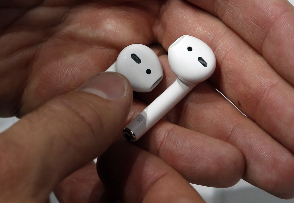 Apple AirPods are displayed during a media event in San Francisco, California, U.S. September 7, 2016. REUTERS/Beck Diefenbach - RTX2OKB9