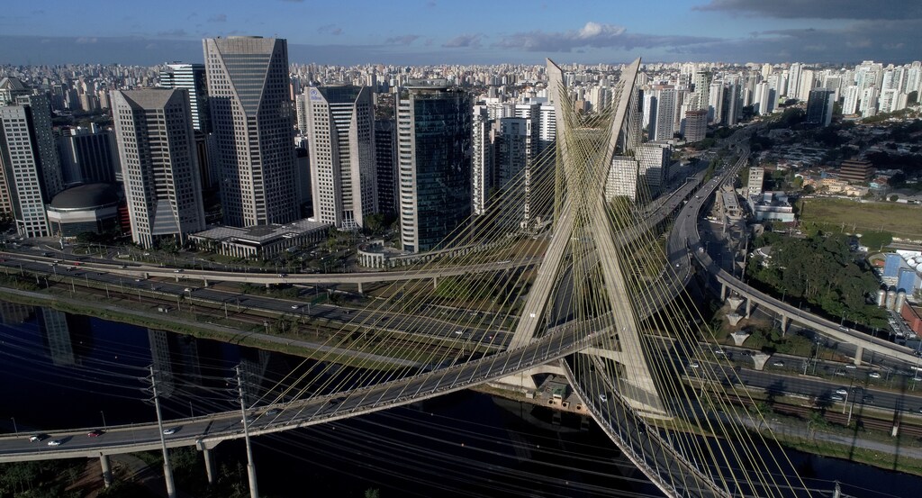 Aerial view of Octavio Frias de Oliveira bridge, a cable-stayed bridge, in Sao Paulo, Brazil August 5, 2017. REUTERS/Paulo Whitaker - RC1888B69310