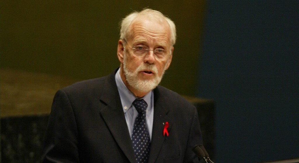 Swedish acting Foreign Minister Jan Karlsson addresses the United Nations General Assembly special session on HIV/AIDS, at U.N. headquarters in New York, September 22, 2003.