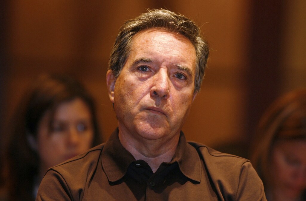Spanish journalist and TV news anchor Inaki Gabilondo listens to a speech during a journalism seminar in Monterrey September 1, 2008. Gabilondo will receive a homage to his career during the New journalism Prize awards ceremony which recognizes and encourages journalism in Latin America. REUTERS/Tomas Bravo (MEXICO) - RTX8B4P