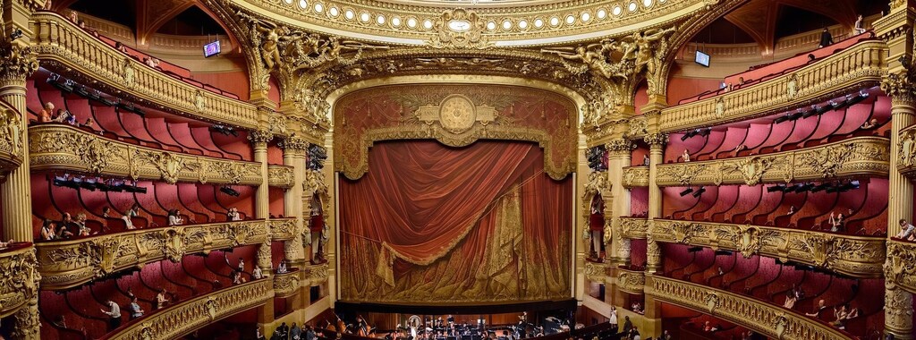 image of an opera house