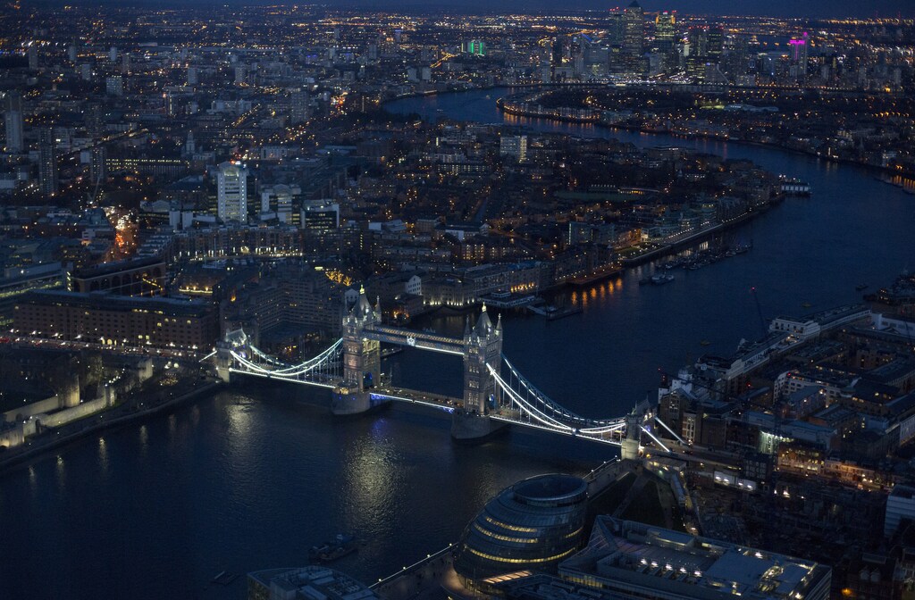 Tower Bridge is pictured from The View gallery at the Shard, western Europe's tallest building, in London January 27, 2013. REUTERS/Neil Hall (BRITAIN - Tags: CITYSCAPE TRAVEL) - GM1E91S07Z302
