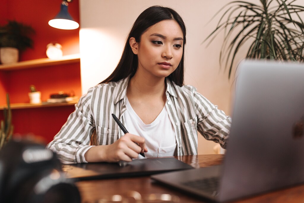 Asia must adopt new technologies to boost the productivity of its workforce.
