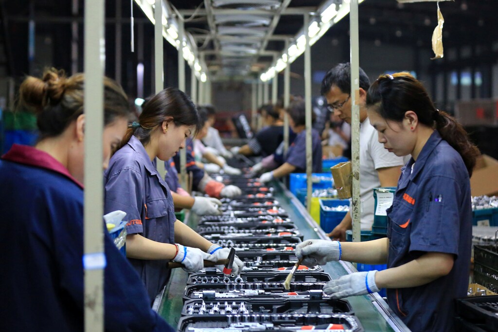 Employees work on a production line manufacturing tools at a factory in Huaian, Jiangsu province, China May 26, 2019. Picture taken May 26, 2019. REUTERS/Stringer ATTENTION EDITORS - THIS IMAGE WAS PROVIDED BY A THIRD PARTY. CHINA OUT. - RC1E85B3F500