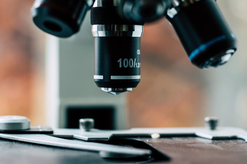 image of a microscope