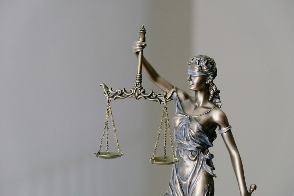 A statue holding scales weighing up the law, which quantum computing could soon have a hand in