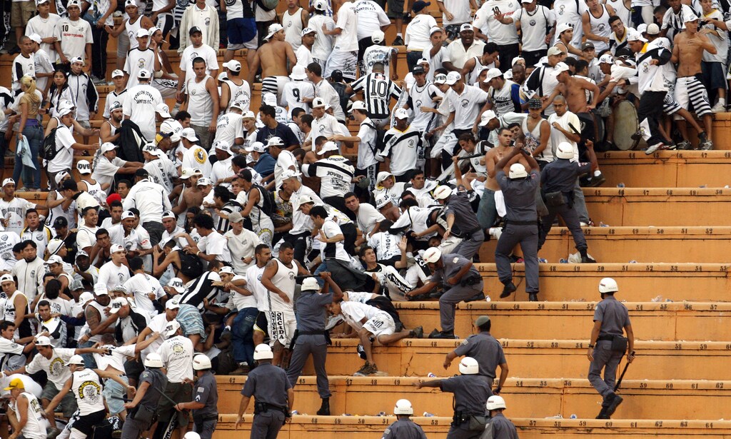 Santos' soccer fans fight with police after their Paulista Championship soccer match against Corinthians in Sao Paulo March 22, 2009. REUTERS/Paulo Whitaker (BRAZIL SPORT SOCCER CONFLICT) - RTXD3GK