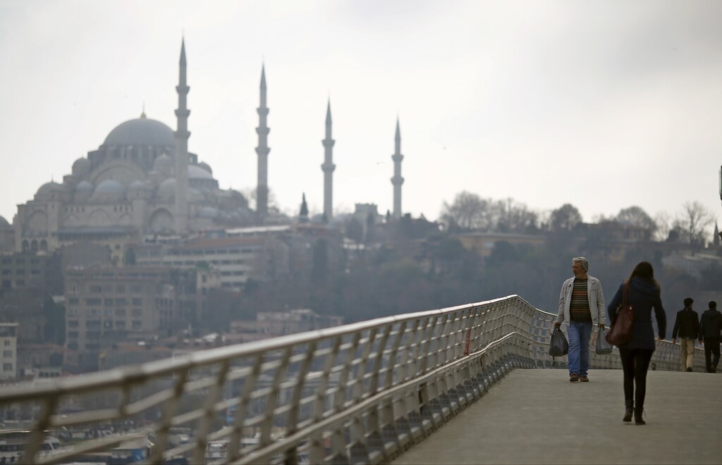 Passengers walk at a metro station in Istanbul, Turkey, February 18, 2016. REUTERS/Osman Orsal - RTX27J62