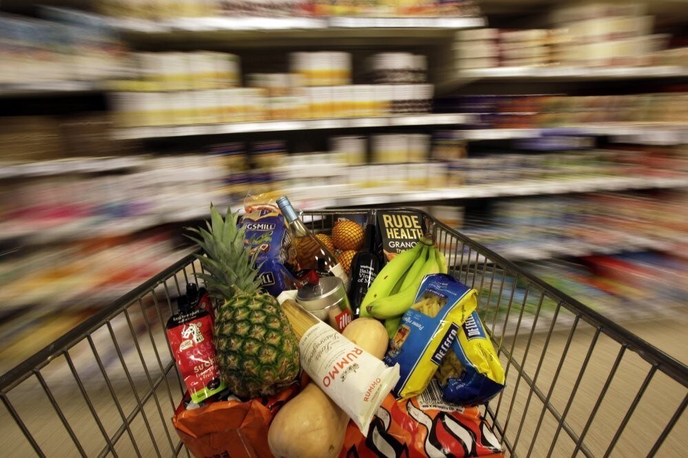 A shopping trolley is pushed around a supermarket in London, Britain May 19, 2015. Britain's annual rate of consumer price inflation fell below zero for the first time in more than half a century, official figures showed on Tuesday, though Bank of England Governor Mark Carney said the dip was likely to be brief.