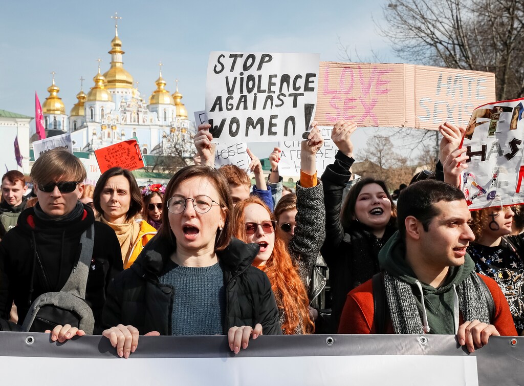 Activists attend a rally for gender equality and against violence towards women on the International Women's Day in Kiev, Ukraine March 8, 2019. REUTERS/Gleb Garanich - RC15C4DB95F0