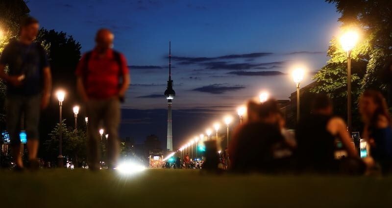 People attend a beer festival featuring 340 breweries from 87 countries with 2,400 kinds of beer in Berlin, Germany, August 4, 2017. REUTERS/Hannibal Hanschke - RC1C5E308560
