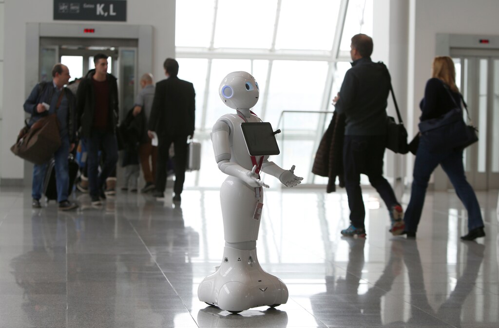 Lufthansa tests humanoid robot 'Josie Pepper' at airport in Munich, Germany February 20, 2018. REUTERS/Michaela Rehle - RC1430571BF0