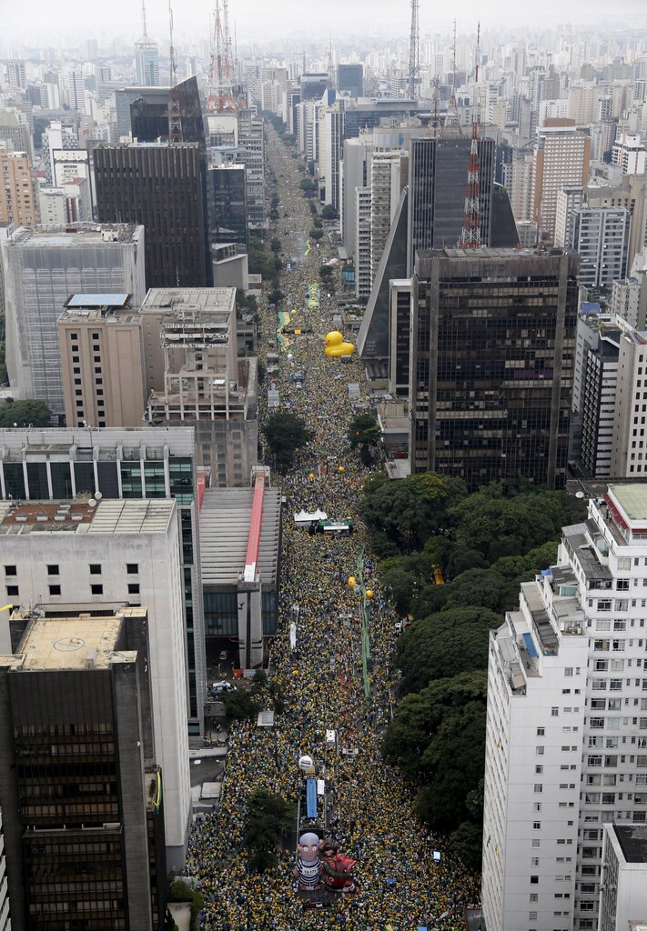 Demonstrators attend a protest against Brazil's President Dilma Rousseff, part of nationwide protests calling for her impeachment, in Sao Paulo, Brazil, March 13, 2016. REUTERS/Paulo Whitaker TPX IMAGES OF THE DAY - RTX28ZW9