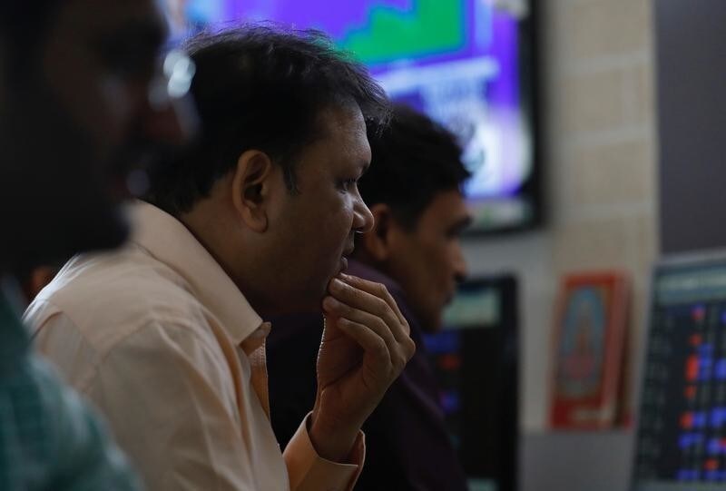 A broker reacts while trading at his computer terminal at a stock brokerage firm in Mumbai, India, December 28, 2017. REUTERS/Danish Siddiqui - RC1C945CF290