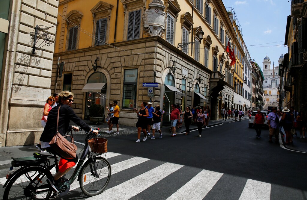 Tourists walk in Via dei Condotti street in downtown Rome, Italy, June 12, 2018. REUTERS/Tony Gentile - RC1D98EE5000