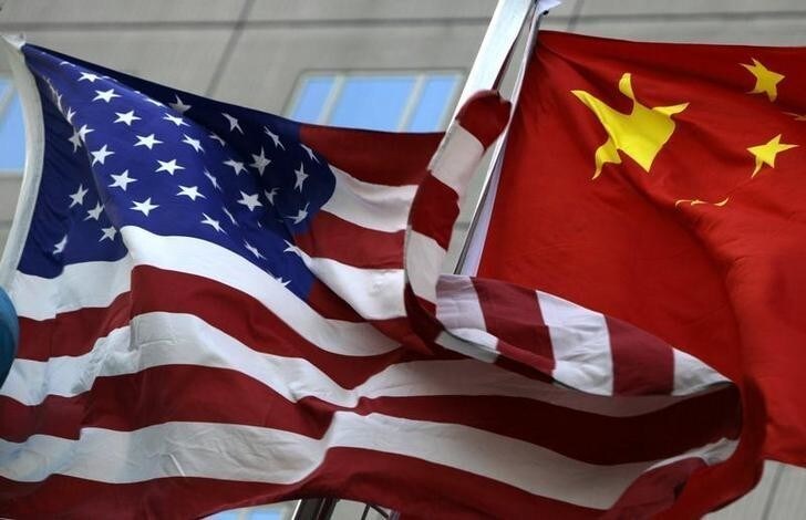 National flags of U.S. and China wave in front of an international hotel in Beijing February 4, 2010. Relations between China and the United States will be tested this year by a range of issues, including currency rates, trade, Internet censorship, human rights, the Dalai Lama and arms sales to Taiwan. REUTERS/Jason Lee (CHINA - Tags: POLITICS BUSINESS)